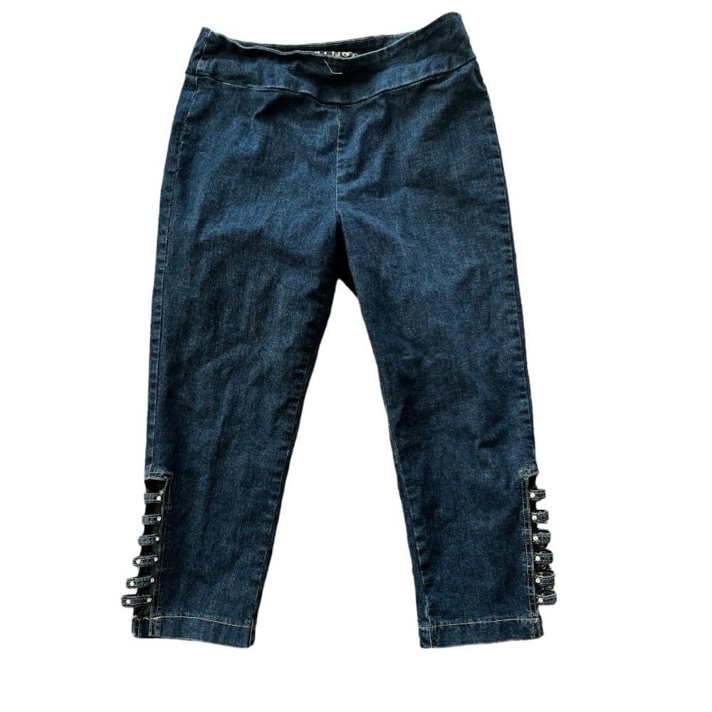 Euro size 8 rhinestone detail Capri jeans, size 8